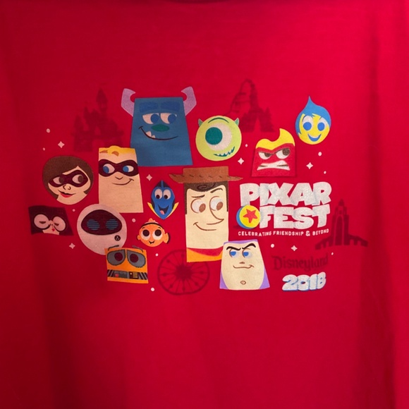 Large Red Disneyland T shirt - Picture 2 of 3